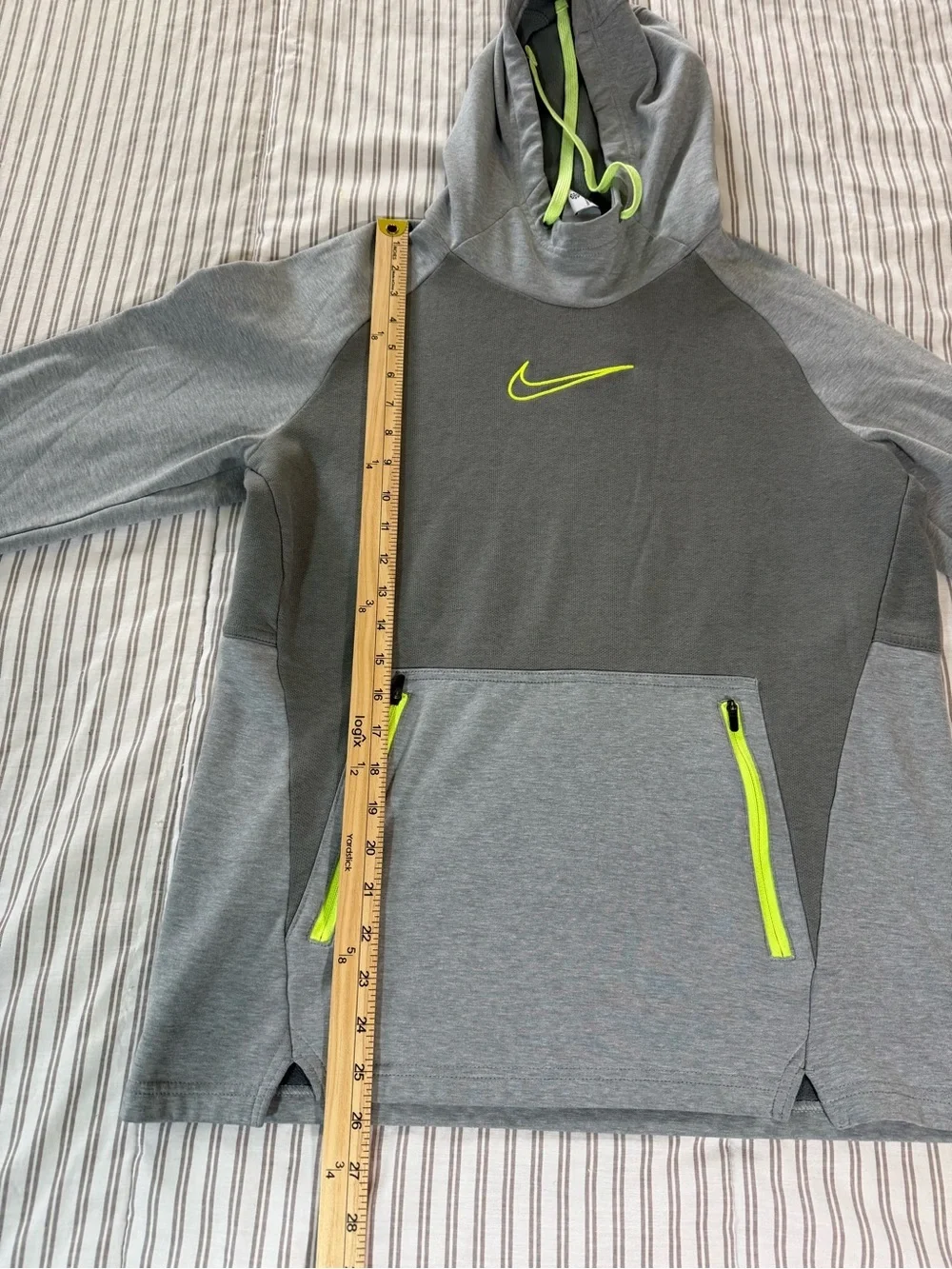 Nike Therma-Fit Men’s Gray Pullover Hoodie Neon Zip Pockets Sweatshirt Size M